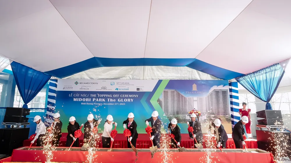 Tập đoàn Xây dựng Hòa Bình cất nóc dự án Midory Park the Glory (Bình Dương)