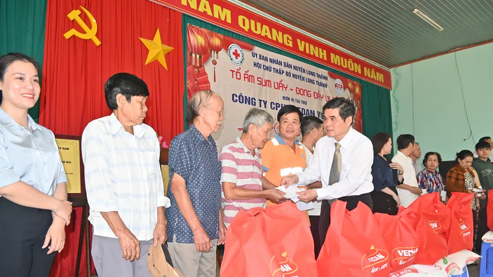 Công ty Vedan Việt Nam trao 1.000 phần quà nhân dịp Tết Giáp Thìn 2024
