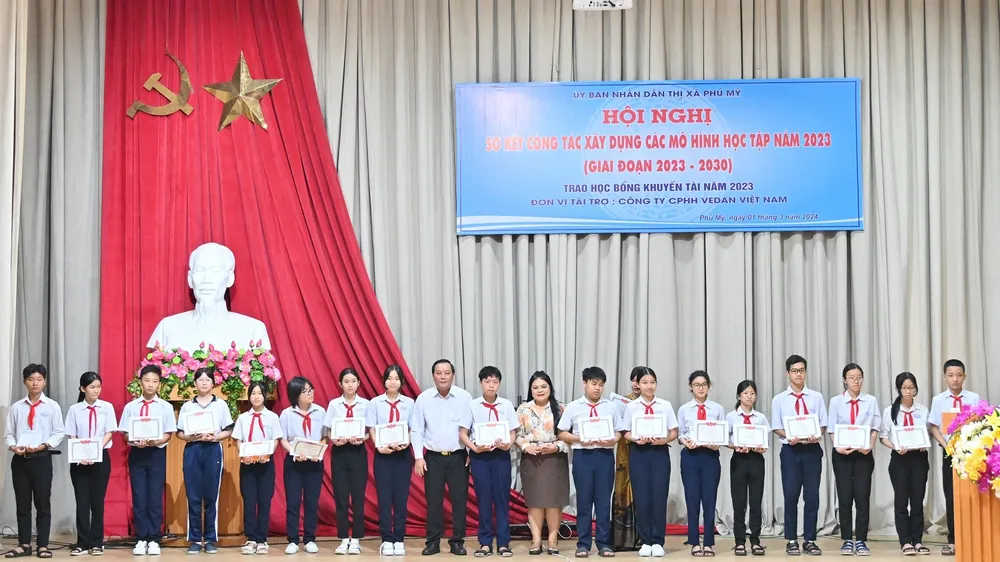 Công ty Vedan Việt Nam trao tặng học bổng khuyến tài cho học sinh thị xã Phú Mỹ, tỉnh Bà Rịa-Vũng Tàu