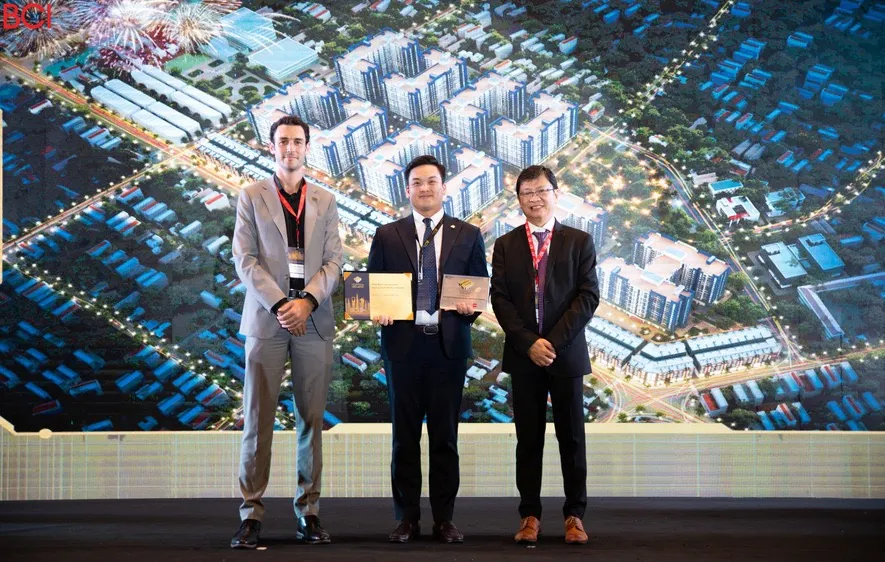 Tập đoàn Xây dựng Hòa Bình được vinh danh "Top 10 Nhà thầu xây dựng hàng đầu năm 2024"