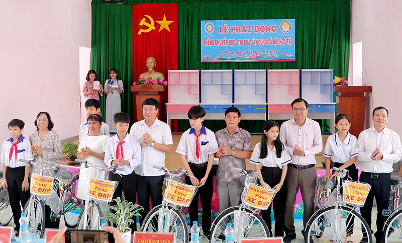 Công ty Xổ số kiến thiết Đồng Tháp đồng hành cùng xã An Phong, huyện Thanh Bình trong hoạt động an sinh - xã hội 