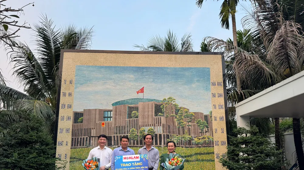 Hàng trăm triệu đồng ủng hộ chương trình Tết quân - dân năm 2025 tại Bến Tre