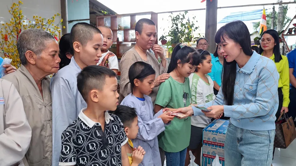 Công ty Cổ phần Nước giải khát Yến sào Khánh Hòa đẩy mạnh các hoạt động an sinh xã hội nhân dịp Tết Ất Tỵ 2025