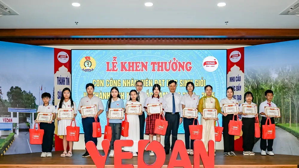 Vedan Việt Nam khen thưởng 892 học sinh giỏi là con em người lao động