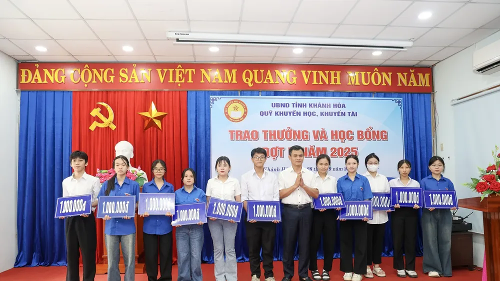 Yến sào Khánh Hòa đồng hành cùng Quỹ Khuyến học, Khuyến tài Khánh Hòa