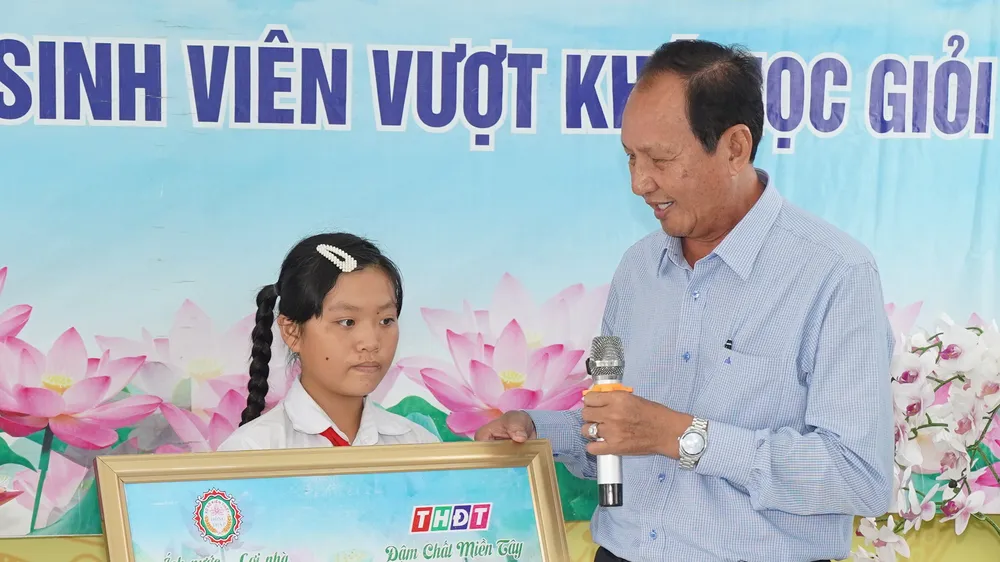 Xổ số kiến thiết Đồng Tháp: Lan tỏa yêu thương từ chương trình trao học bổng “Thắp sáng ước mơ”