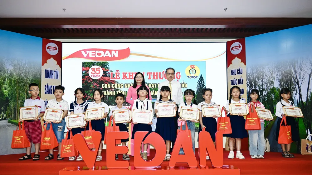 Vedan Việt Nam tuyên dương gần 1.000 học sinh là con cán bộ công nhân viên đạt thành tích học tập xuất sắc