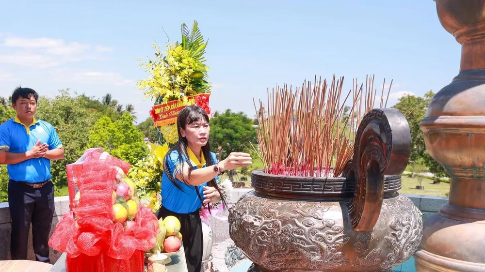 Công ty Yến Sào Khánh Hòa tổ chức hành trình về nguồn tri ân các Anh hùng Liệt sĩ
