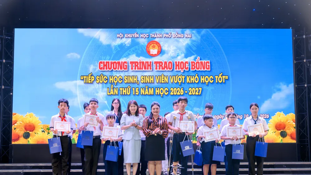 Vedan Việt Nam 15 năm đồng hành cùng chương trình học bổng "Tiếp sức học sinh, sinh viên vượt khó học tốt" tại TP Đồng Nai