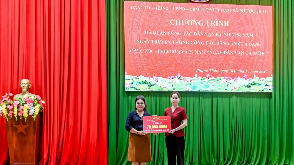 Công ty CPHH Vedan Việt Nam trao tặng nhà Đại đoàn kết 