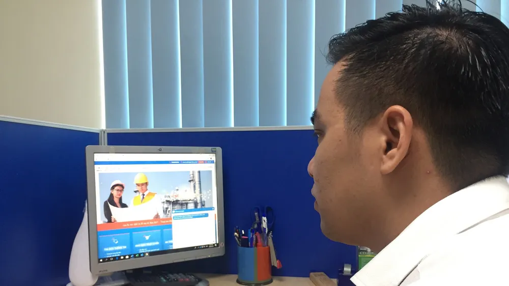 Ngành điện kêu gọi khách hàng giao dịch trực tuyến, không đến trực tiếp tại các phòng giao dịch