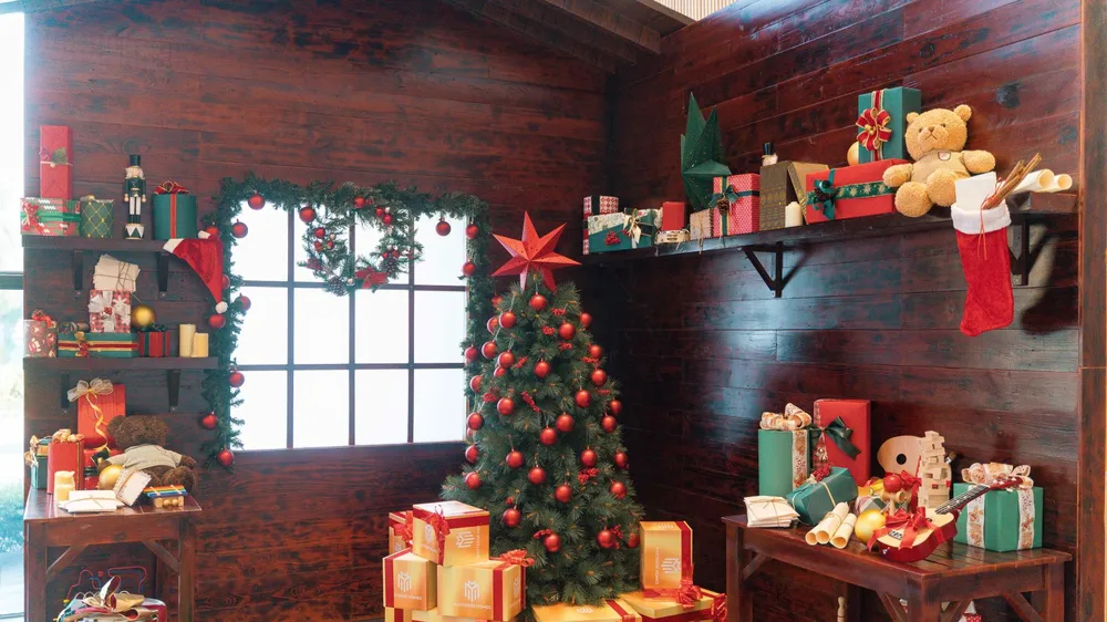 Xưởng chế tạo đồ chơi tại Santa’s Workshop. Ảnh: Masteri Centre Point