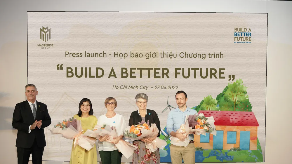 Đại diện Masterise Group giới thiệu các đối tác đồng hành cùng chương trình “Build A Better Future - Kiến tạo tương lai”