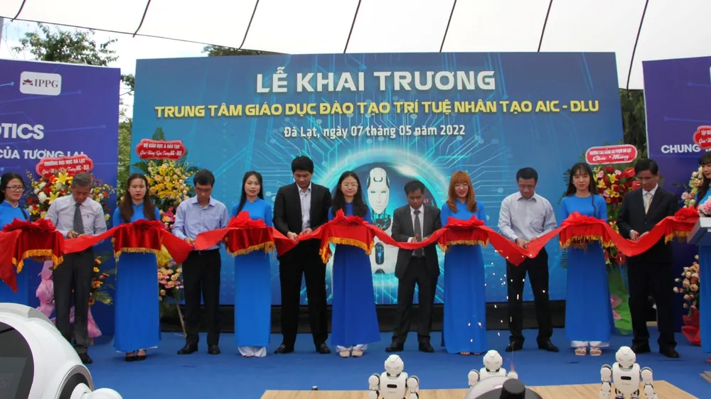 Cắt băng khánh thành Trung tâm AIC tại Trường Đại học Đà Lạt