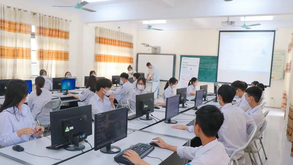Solve for Tomorrow - sân chơi nuôi dưỡng và phát huy đam mê công nghệ