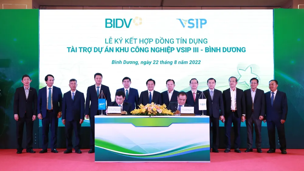 Lễ ký kết Hợp đồng tín dụng tài trợ Dự án đầu tư xây dựng Khu công nghiệp Việt Nam-Singapore III tại Bình Dương
