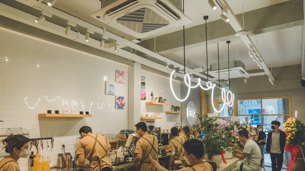 Golden Trust tham gia vào mảng kinh doanh cà phê, bánh ngọt 