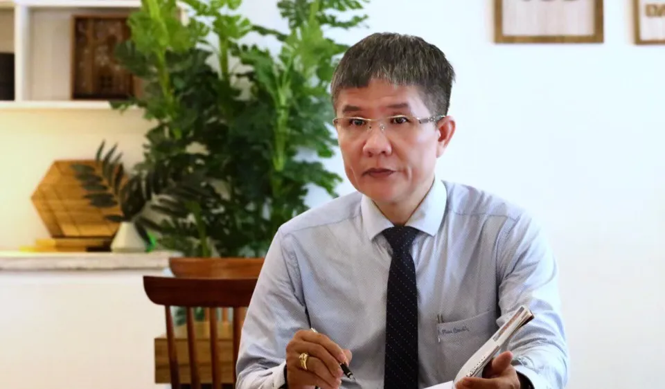 Bác sĩ Giang là một trong những tác giả dày công biên soạn sách “Hỗ trợ phục hồi chức năng cho trẻ em tự kỉ tại Việt Nam” do công ty PNJ đồng khởi xướng cùng Quỹ BTTEVN