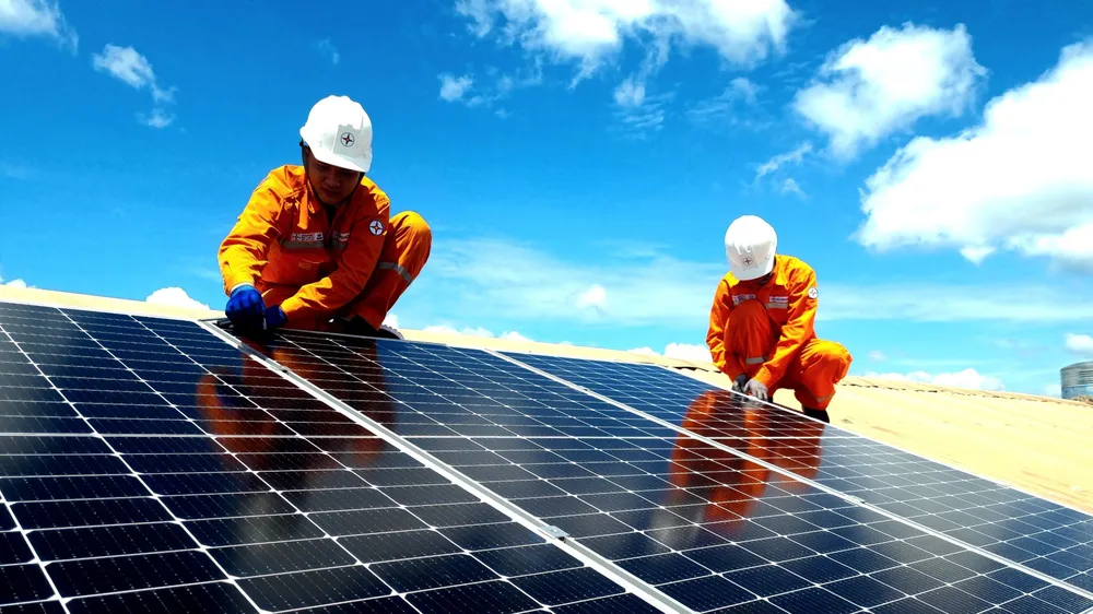 TPHCM sớm triển khai lắp đặt điện mặt trời trên mái nhà công sở