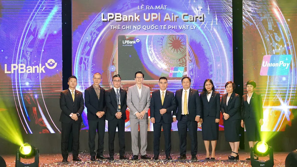 Đại diện Ban lãnh đạo Union Pay và LPBank