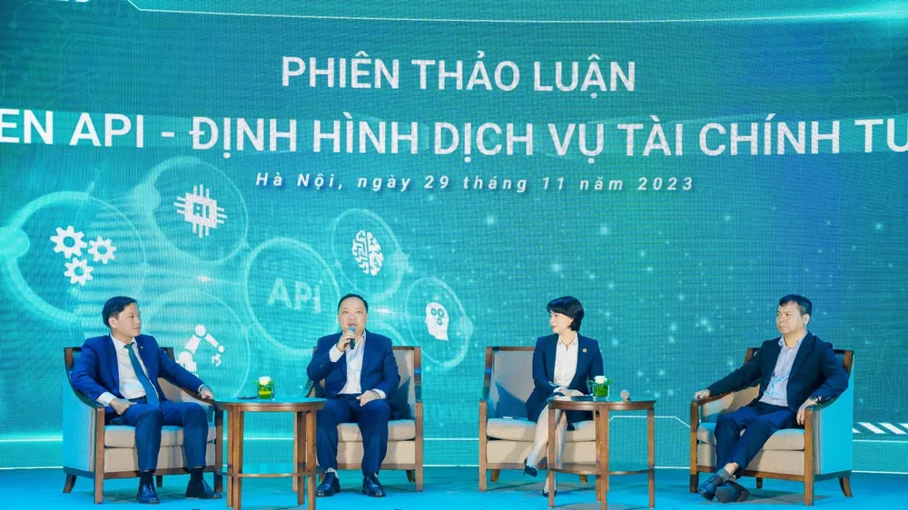 Các diễn giả thảo luận tại sự kiện