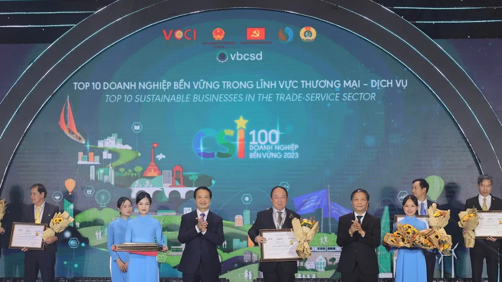 Tổng Giám đốc AEON Việt Nam nhận danh hiệu Top 3 doanh nghiệp bền vững - lĩnh vực thương mại dịch vụ