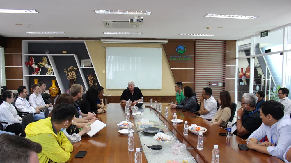 Đoàn doanh nghiệp nước ngoài tham quan mô hình tái chế tại VWS
