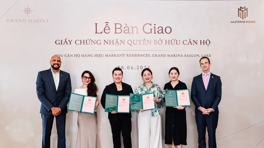 Masterise Homes bàn giao sổ hồng căn hộ hàng hiệu Marriott đầu tiên tại Việt Nam