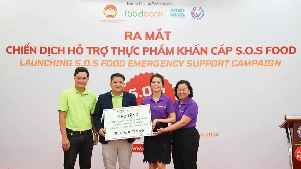 Mondelez Kinh Đô mang Trung thu đến với trẻ em và hỗ trợ thực phẩm cho đồng bào vùng bão lũ