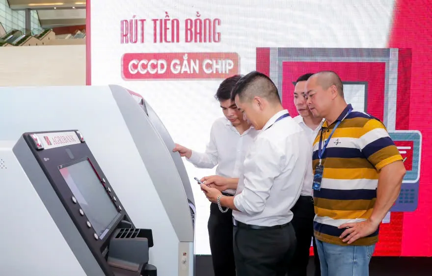 Agribank là một trong những ngân hàng đầu tiên triển khai hệ thống ATM có khả năng giao dịch rút tiền bằng CCCD
