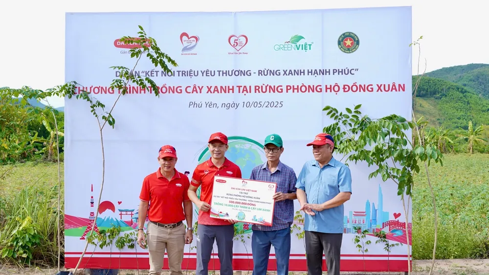 Dai-ichi Life Việt Nam trồng hơn 10.000 cây xanh tại rừng phòng hộ Đồng Xuân - Phú Yên