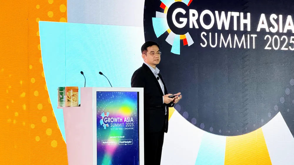 Đại diện Vinamilk, ông Nguyễn Quang Trí, Giám đốc điều hành Marketing – chia sẻ về đột phát 6 HMO trong sản phẩm sữa bột trẻ em Vinamilk Optimums tại diễn đàn lớn nhất châu Á về cơ hội phát triển trong ngành thực phẩm, đồ uống và dinh dưỡng. Ảnh: Hồng Nhân