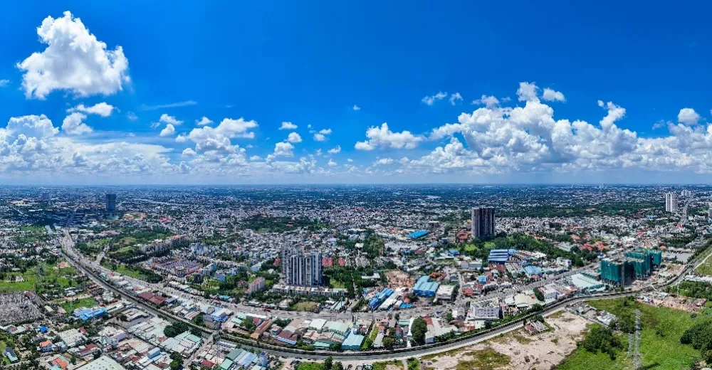 Quốc lộ 13 đóng vai trò là tuyến vận tải liên vùng sau khi mở rộng