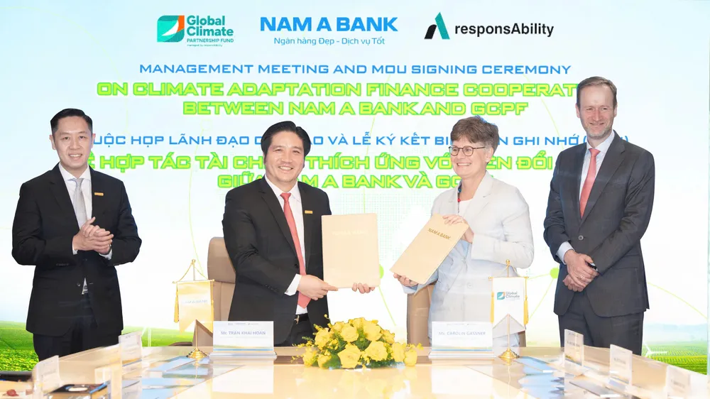 Ông Trần Khải Hoàn, Thành viên HĐQT kiêm Quyền Tổng giám đốc Nam A Bank và Bà Carolin Gassner, Chủ tịch HĐQT GCPF ký kết Biên bản ghi nhớ hợp tác