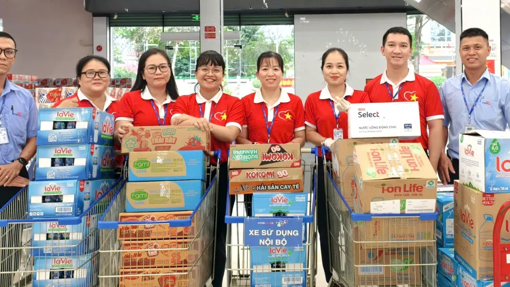 Cán bộ - Nhân viên Saigon Co.op chung tay quyên góp hướng về đồng bào