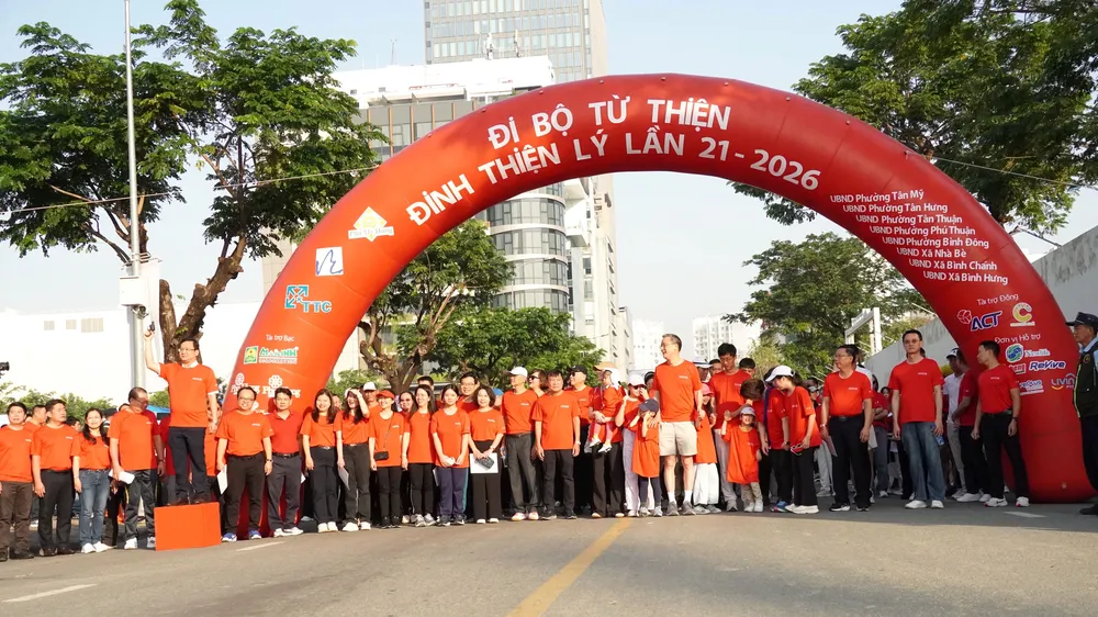 Chương trình đi bộ từ thiện Đinh Thiện Lý quyên góp 2,3 tỷ đồng chăm lo tết