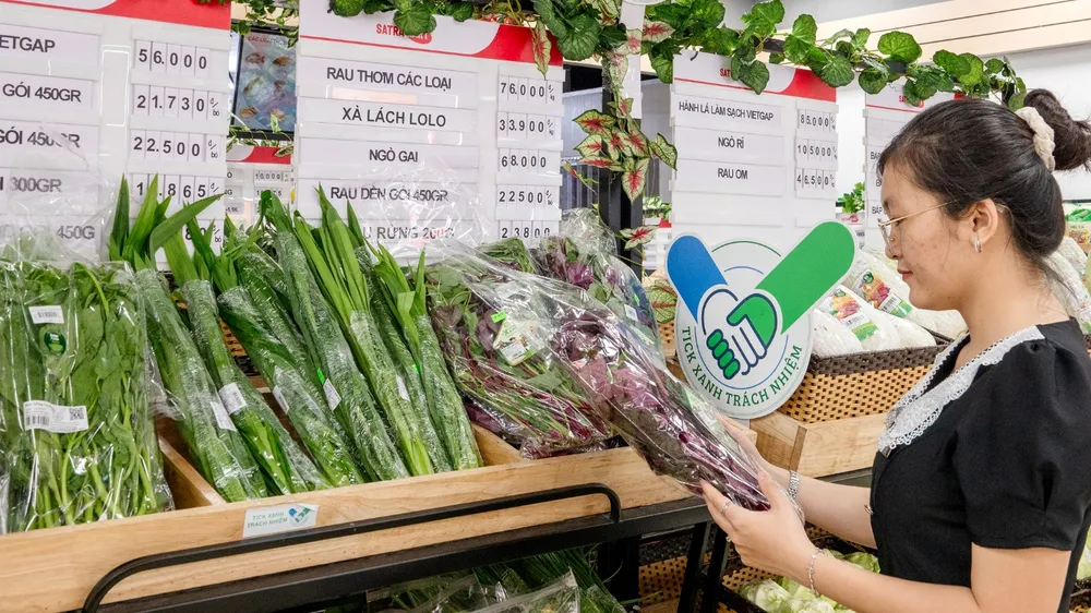 SATRA đóng vai trò nền tảng nguồn cung, với hệ thống kho vận và khả năng truy xuất nguồn gốc.. Ảnh: SATRA