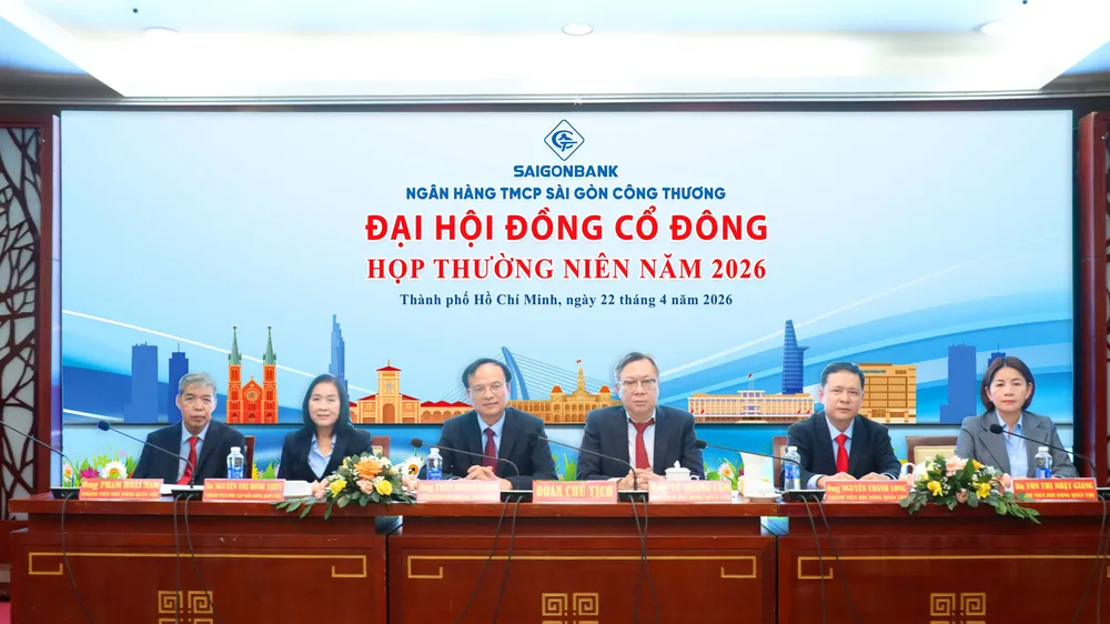 Đoàn chủ tịch điều hành phiên họp Đại hội