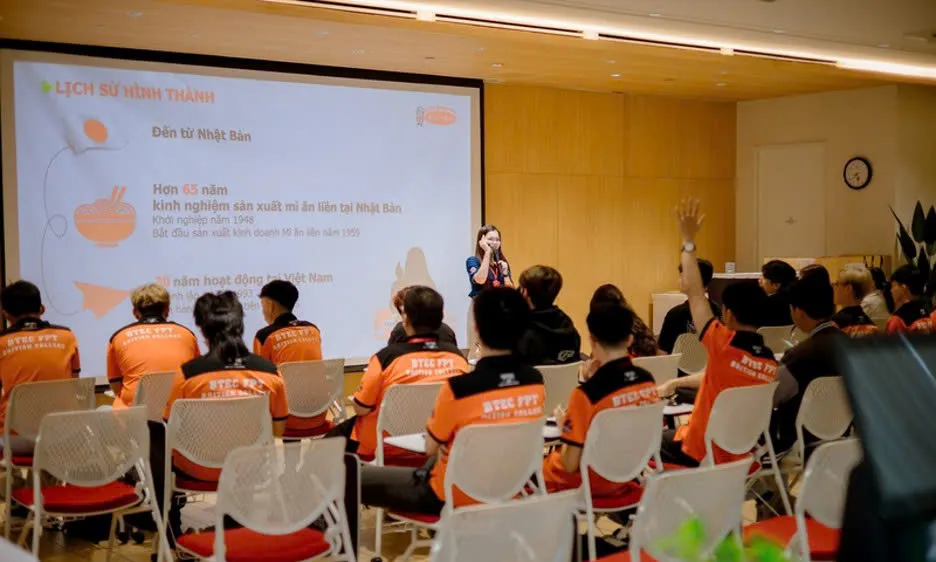 Acecook Việt Nam đón hơn 10.000 lượt khách mỗi năm đến tham quan nhà máy "Mắt thấy, tai nghe" toàn bộ quy trình sản xuất