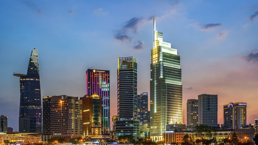 Vietcombank Tower tại Công trường Mê Linh, khu vực từng là cửa ngõ giao thương của Sài Gòn và ngày nay là một trong những lõi tài chính – thương mại quan trọng nhất TPHCM