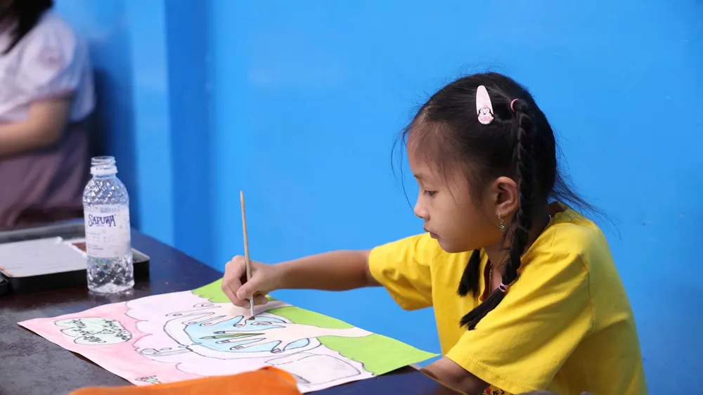 Thí sinh tham gia cuộc thi vẽ tranh ngày 9-8