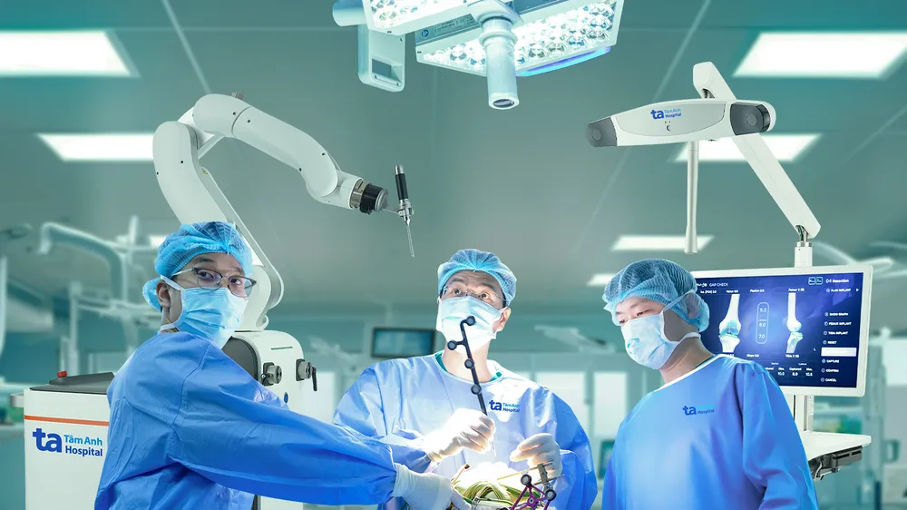 Bệnh viện Tâm Anh lập kỷ lục vượt mốc 100 ca thay khớp khó nhờ “siêu robot” AI