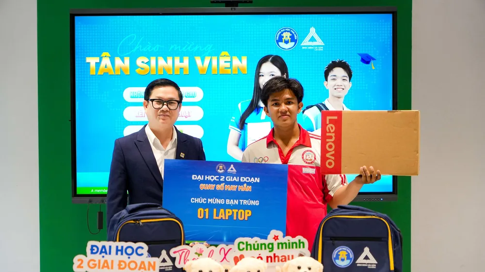 Thí sinh đăng ký xét tuyển tại link https://xettuyen.aurora.edu.vn/ và nhận cơ hội quay số may mắn trúng nhiều phần quà đặc biệt