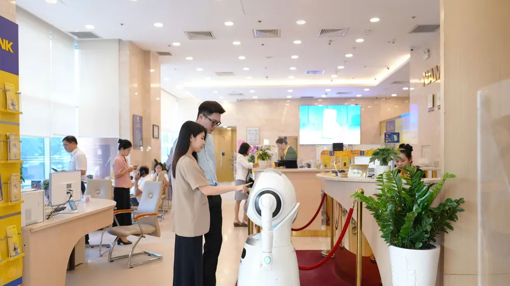 Khách hàng giao dịch tại Nam A Bank