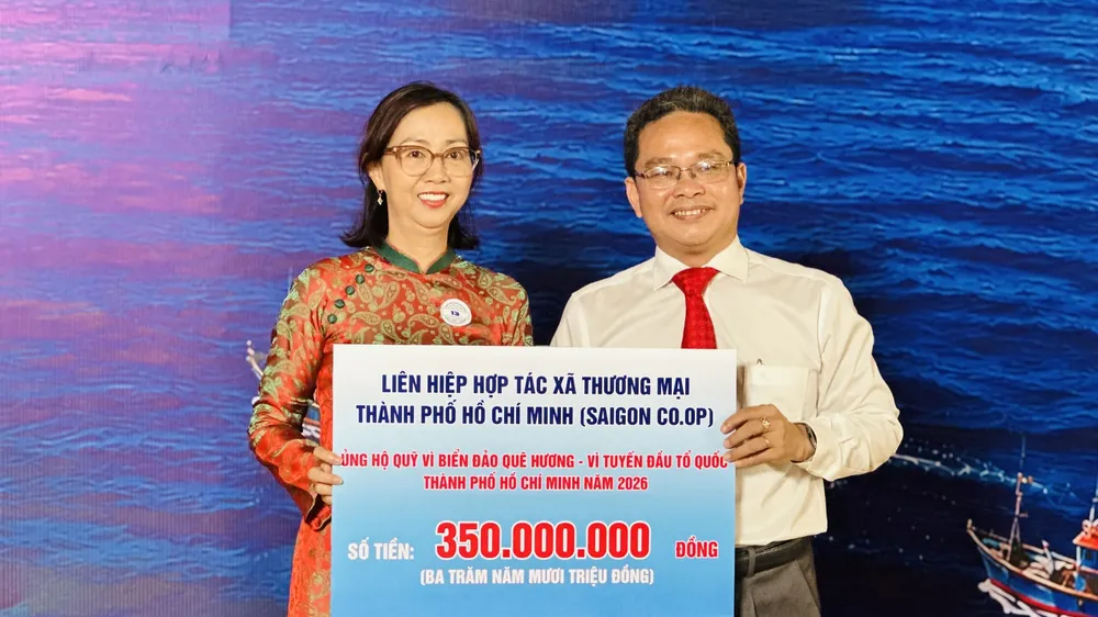 Saigon Co.op trao 350 triệu đồng ủng hộ Quỹ “Vì biển đảo quê hương - Vì tuyến đầu Tổ quốc” TPHCM năm 2026, góp thêm nguồn lực chăm lo cán bộ, chiến sĩ và người dân nơi biên giới, biển đảo.