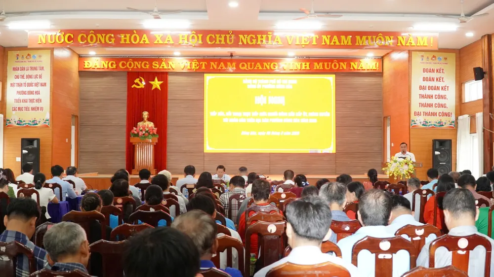Toàn cảnh Hội nghị tiếp xúc, đối thoại giữa người đứng đầu cấp ủy, chính quyền phường Đông Hòa với nhân dân