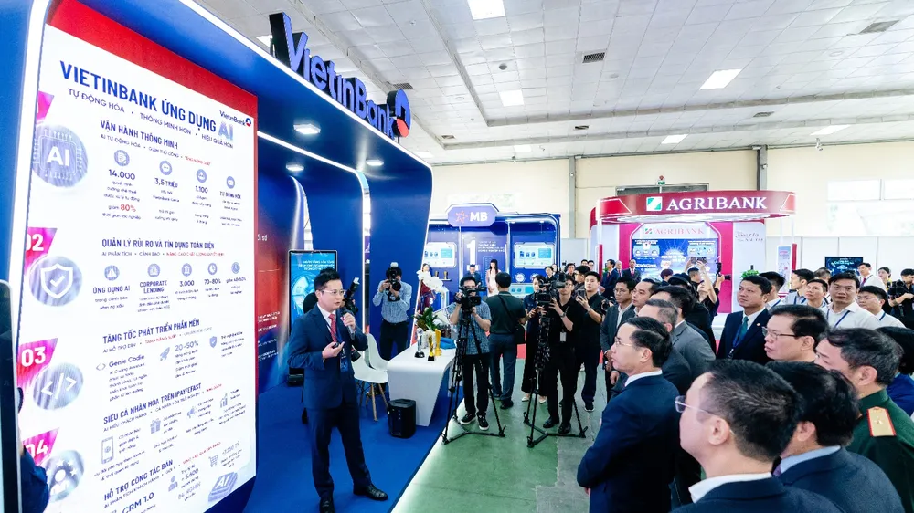 Ông Trần Công Quỳnh Lân giới thiệu về Chuyển đổi số của VietinBank