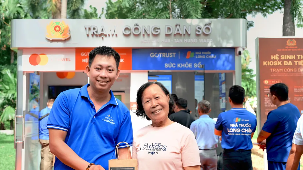 Long Châu, GoTrust đồng hành cùng Công an TPHCM phát triển các tiện ích y tế số tại Trạm Công dân số. Ảnh: H. Khánh