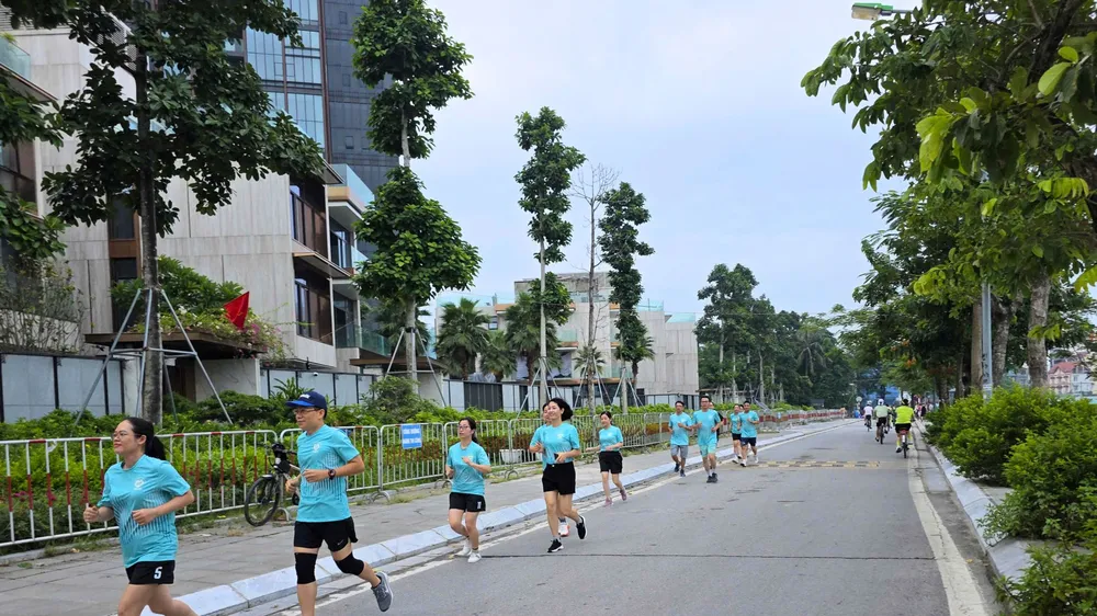 Cán bộ, công nhân viên Vinamilk tại nhiều đơn vị trên cả nước tham gia giải chạy chào mừng 50 năm thành lập công ty. Ảnh: NVCC