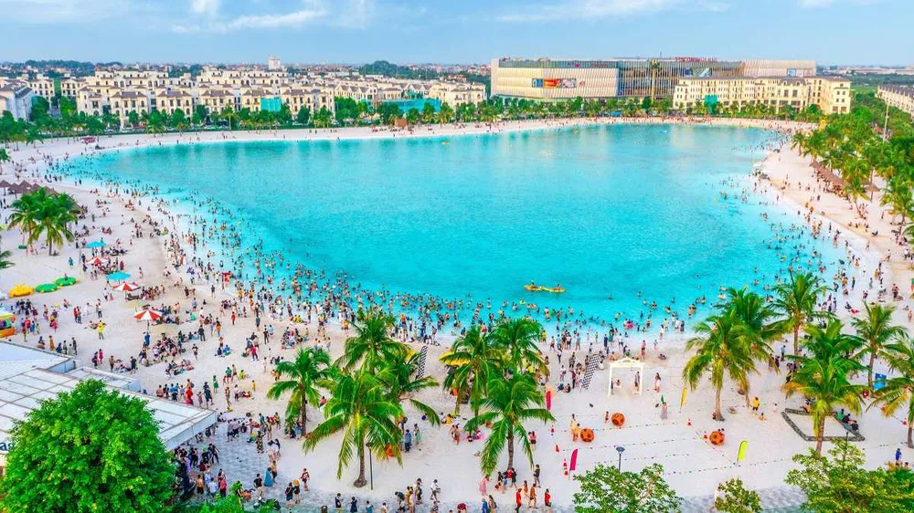 Biển hồ nước mặn tại khu đô thị Vinhomes Ocean Park, Gia Lâm, Hà Nội. Ảnh: Vinhomes